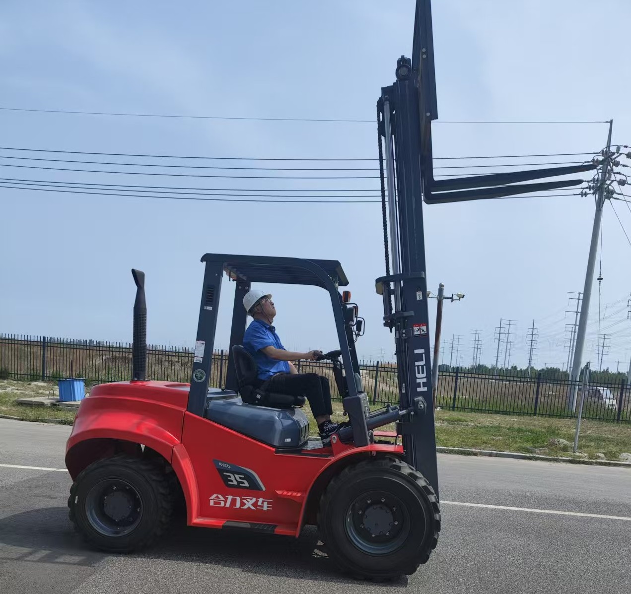 圖6 經濟型越野車總部專家指導 左2圖.jpg